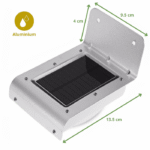 Lampe solaire murale en aluminium avec panneau photovoltaïque et dimensions : 13,5 x 9,5 x 4 cm.