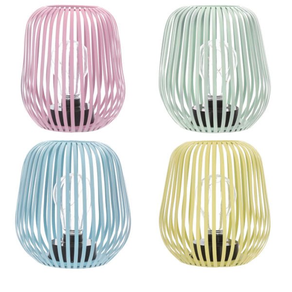 Lampes design en métal pastel rose, vert, bleu et jaune, style cage avec ampoule visible, déco moderne.