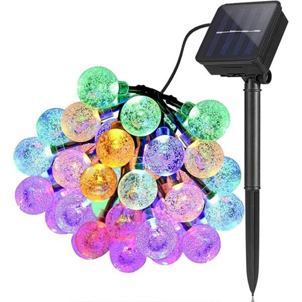 Guirlande solaire LED multicolore en boules avec panneau solaire, idéale pour déco extérieure écoénergétique.