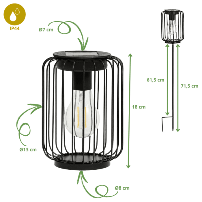 Lampe solaire LED noire avec cage en métal. Dimensions : hauteur totale 71,5 cm (dont 61,5 cm au-dessus du sol et 18 cm pour la tête). Diamètre cage 13 cm, diamètre haut 7 cm, diamètre base 8 cm. Norme IP44 pour résistance à l’eau.