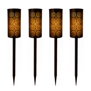 Lot de 4 lampes solaires LED de jardin avec motifs ajourés et lumière chaude décorative.