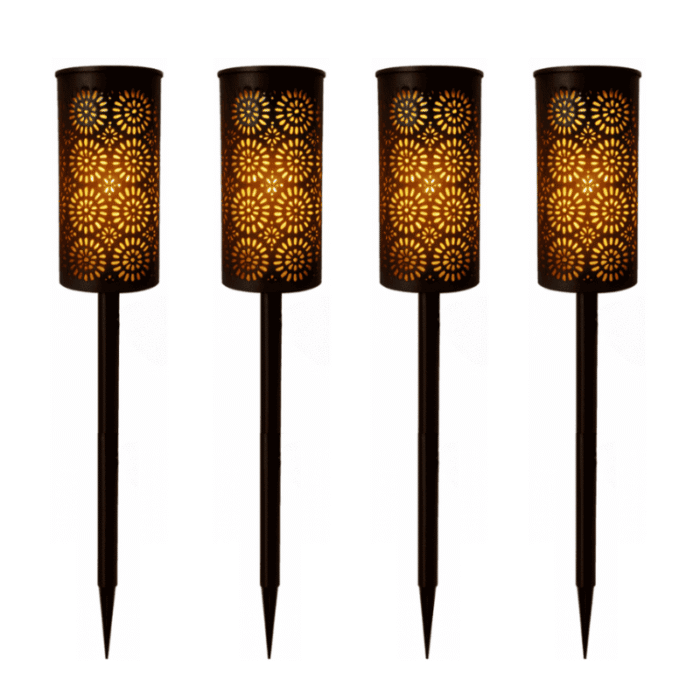 Lot de 4 lampes solaires LED de jardin avec motifs ajourés et lumière chaude décorative.