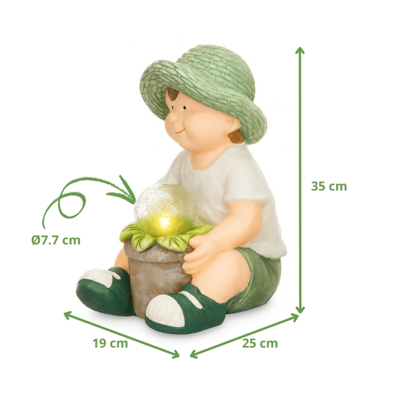 Statue solaire de jardin garçon en résine avec globe lumineux LED blanc chaud, dimensions 35 cm de hauteur, 25 cm de largeur et 19 cm de profondeur