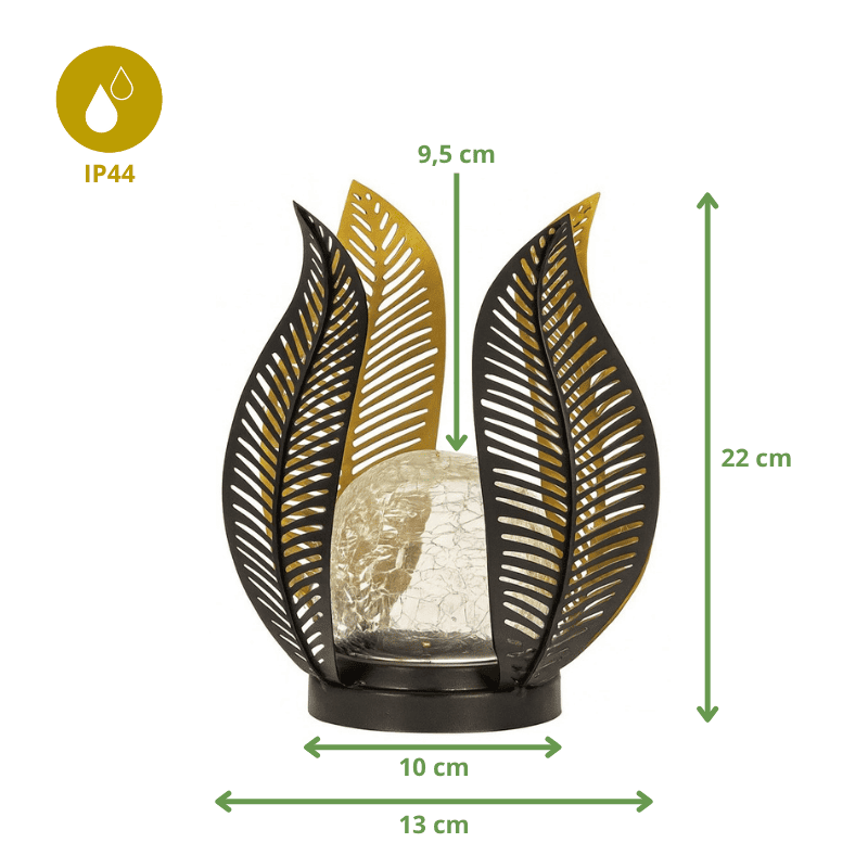 Dimensions de la lampe solaire décorative en métal noir et doré : hauteur 22 cm, largeur 13 cm, profondeur 10 cm, hauteur de la boule en verre 9,5 cm, indice de protection IP44.