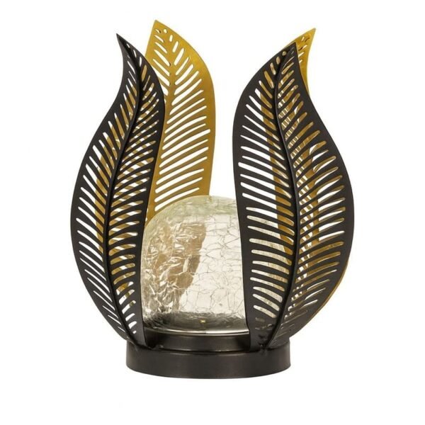 Lampe décorative solaire en métal noir et doré en forme de feuilles, avec boule en verre craquelé au centre.