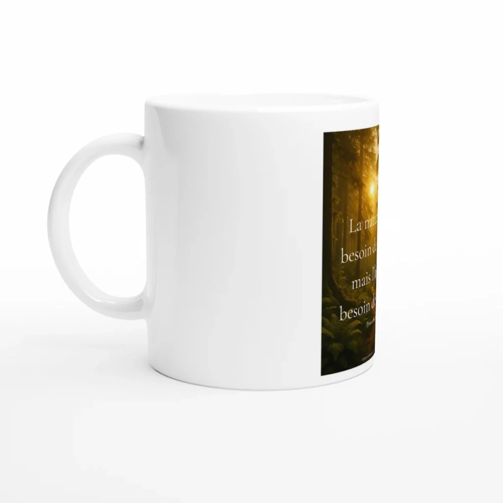"Tasse en céramique blanche avec illustration forêt et message inspirant, design bien-être et nature"