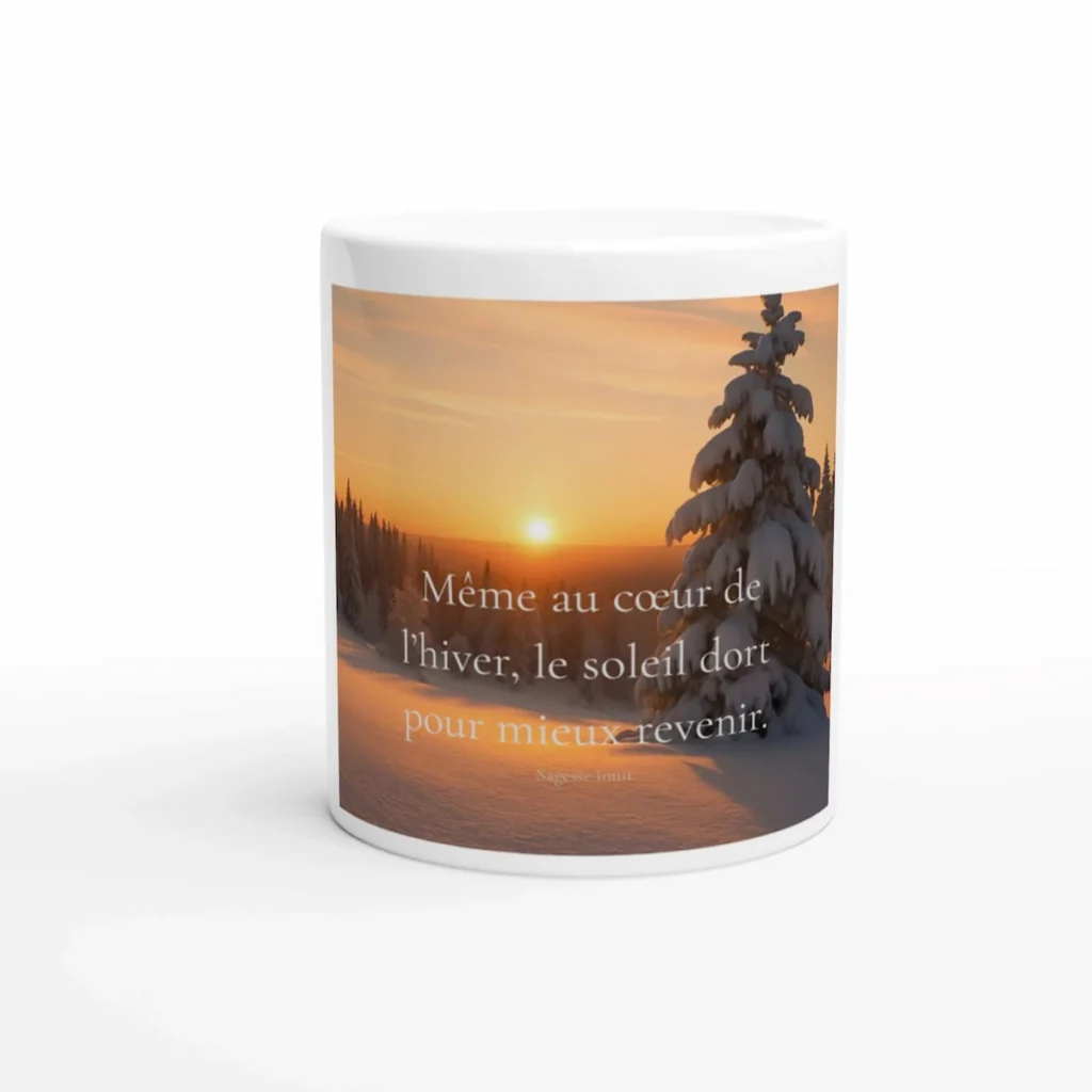 Mug citation solaire en céramique blanche – Même au cœur de l’hiver, le soleil dort pour mieux revenir – Solaire Universel