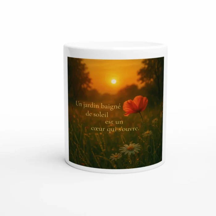 Mug nature et conscience en céramique blanche avec citation inspirante Un jardin baigné de soleil est un cœur qui s’ouvre, création Solaire Universel