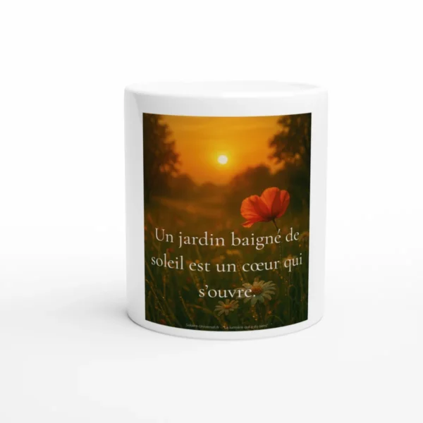 Mug nature et conscience en céramique blanche avec citation inspirante Un jardin baigné de soleil est un cœur qui s’ouvre, création Solaire Universel