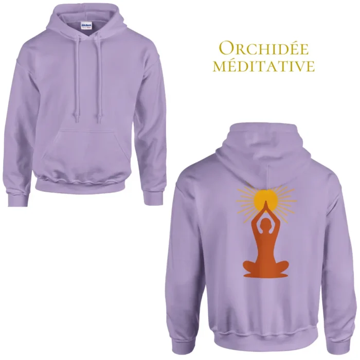 Hoodie Orchidée Méditative Solaire Universel avec silhouette en méditation et soleil rayonnant imprimés dans le dos, vue de face et de dos.