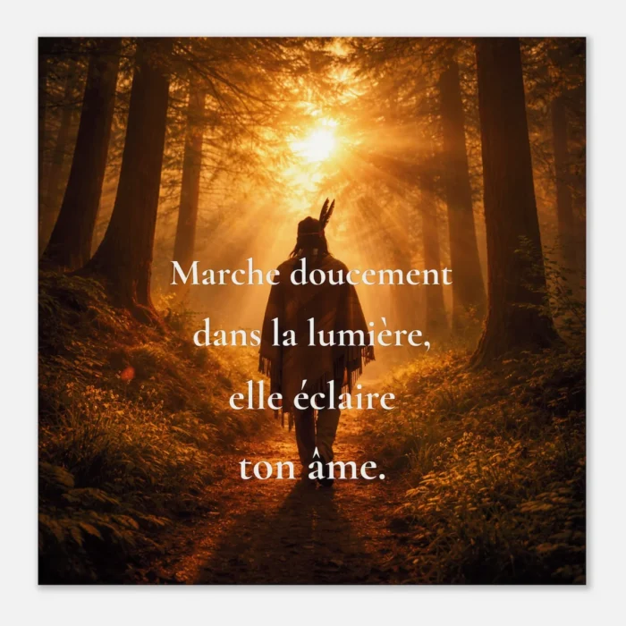 Affiche Marche doucement dans la lumière version homme avec silhouette masculine dans une forêt baignée de lumière dorée
