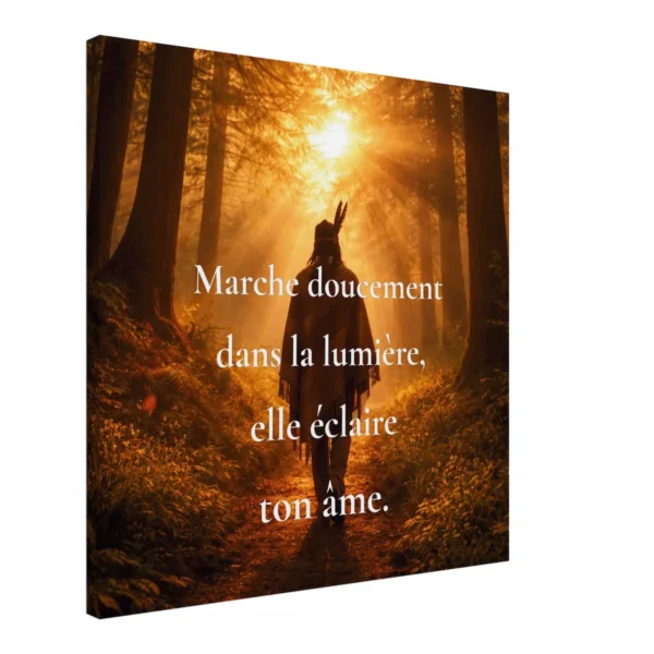 Toile murale Marche doucement dans la lumière version homme avec silhouette masculine dans une forêt baignée de lumière dorée