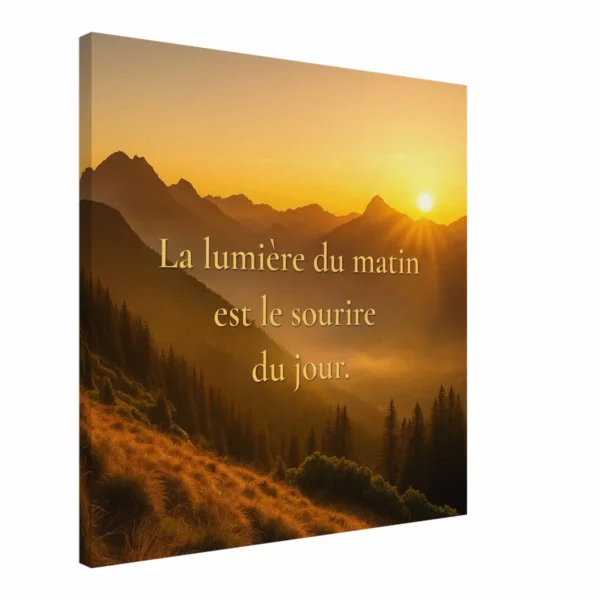 Toile murale La lumière du matin est le sourire du jour avec paysage de montagne au lever du soleil vue en angle