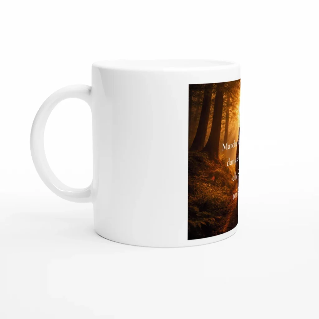 Mug Marche doucement dans la lumière version homme vue latérale gauche avec silhouette masculine et lumière dorée
