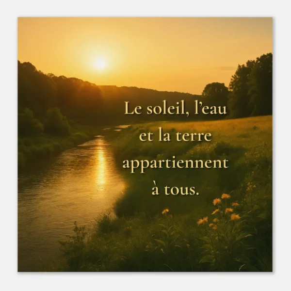 Affiche coucher de soleil nature avec rivière lumineuse et citation « Le soleil, l’eau et la terre appartiennent à tous », ambiance apaisante et naturelle