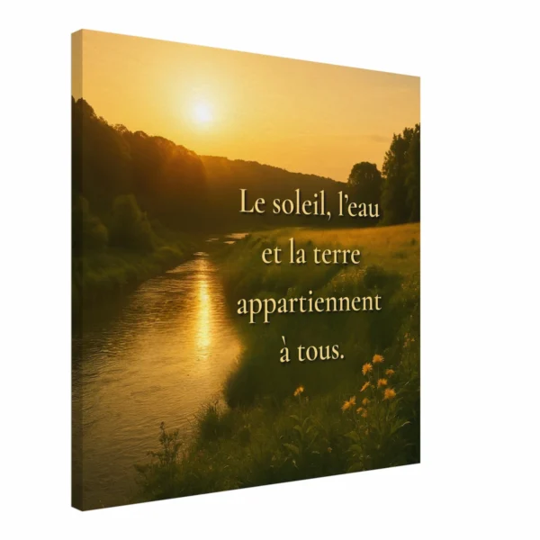 Toile murale coucher de soleil « Le soleil, l’eau et la terre appartiennent à tous » – décoration nature lumineuse, rivière dorée et paysage apaisant