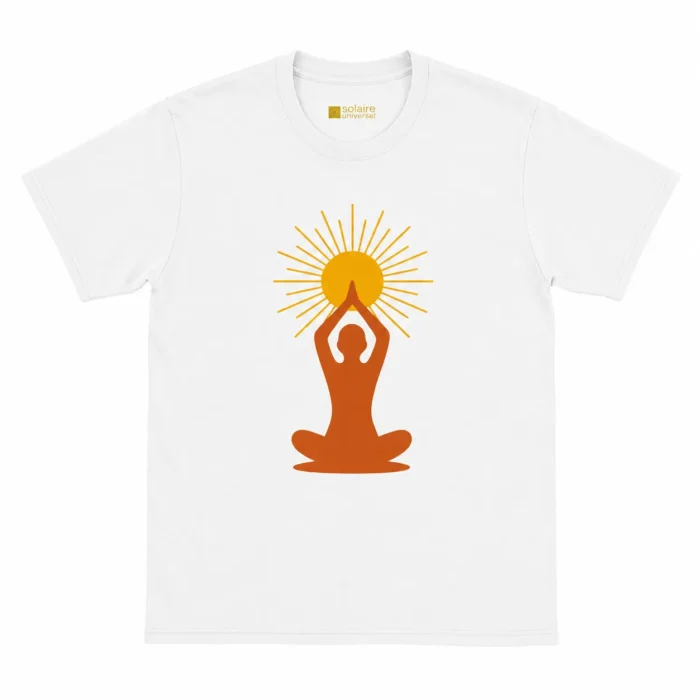 T-shirt blanc "Soleil Intérieur" vue complète - Design méditation et soleil doré - Solaire Universel
